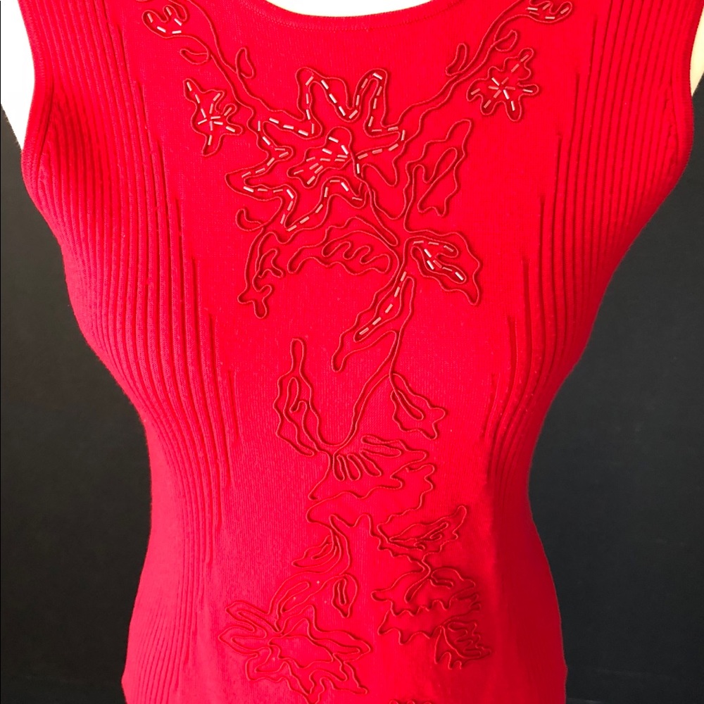Valerie Stevens Red Sleeveless Sweater. - Picture 2 of 8